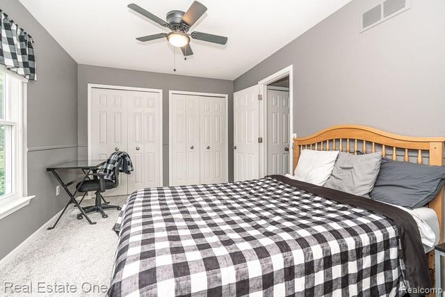 1043 Ridgeview Circle, Orion Charter Township, MI 48362
