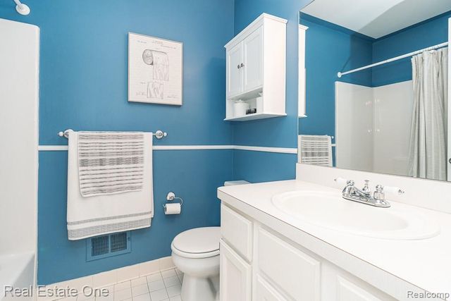 1043 Ridgeview Circle, Orion Charter Township, MI 48362