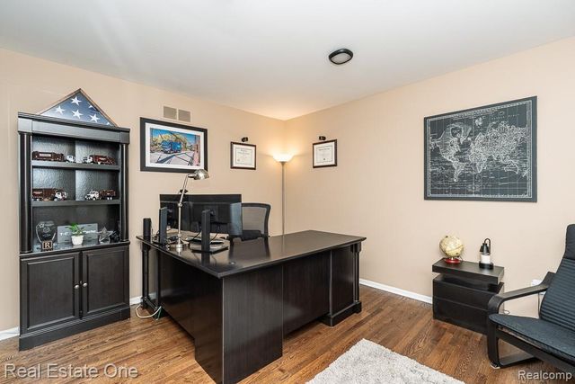 1043 Ridgeview Circle, Orion Charter Township, MI 48362