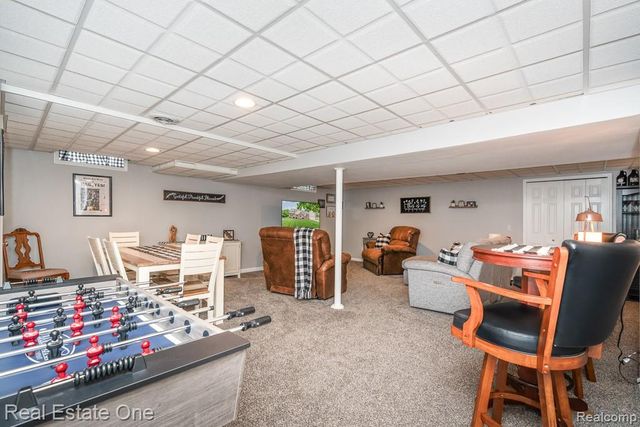 1043 Ridgeview Circle, Orion Charter Township, MI 48362