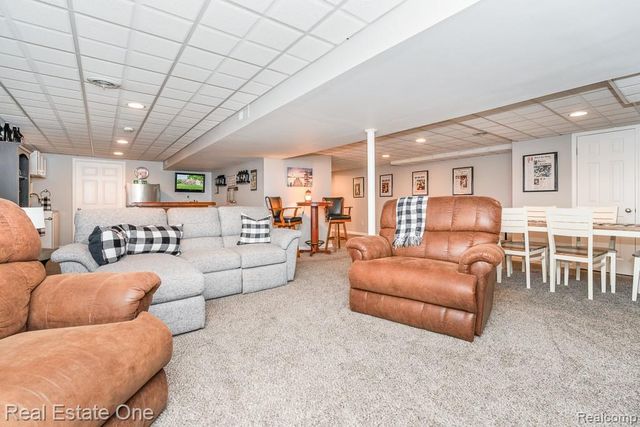 1043 Ridgeview Circle, Orion Charter Township, MI 48362