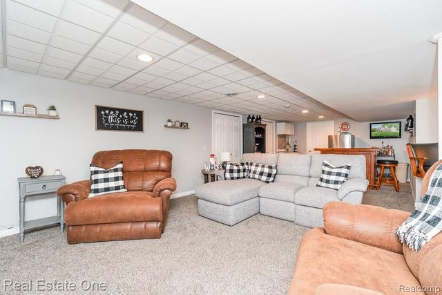 1043 Ridgeview Circle, Orion Charter Township, MI 48362