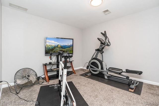 1043 Ridgeview Circle, Orion Charter Township, MI 48362
