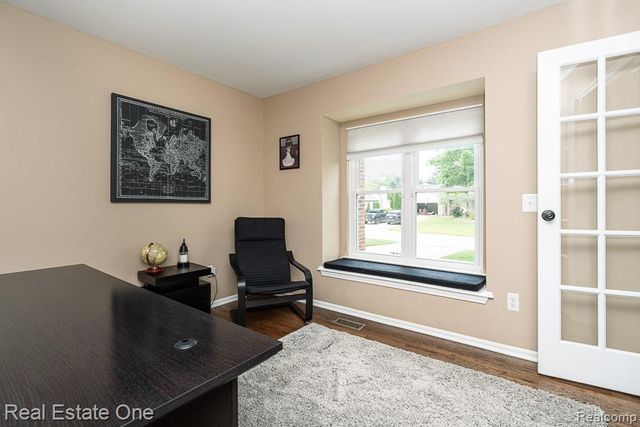1043 Ridgeview Circle, Orion Charter Township, MI 48362