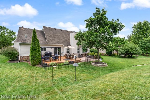 1043 Ridgeview Circle, Orion Charter Township, MI 48362