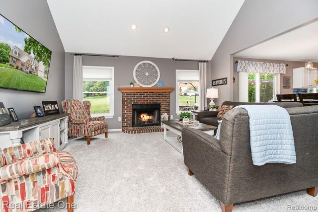 1043 Ridgeview Circle, Orion Charter Township, MI 48362