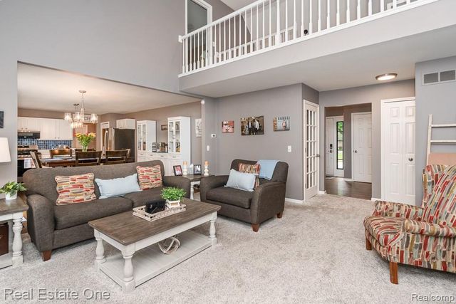 1043 Ridgeview Circle, Orion Charter Township, MI 48362