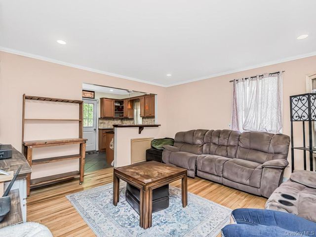 29 S Washington Avenue, Hartsdale, NY 10530