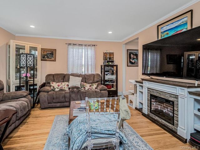 29 S Washington Avenue, Hartsdale, NY 10530
