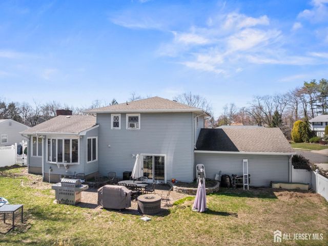 16 Wilmot Road, Sayreville, NJ 08872