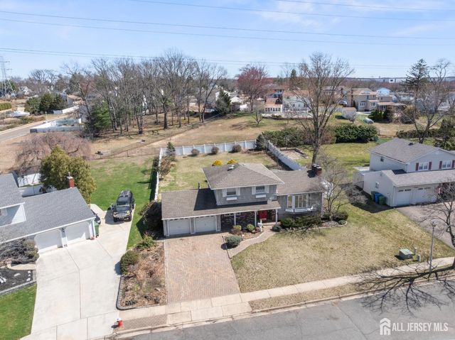 16 Wilmot Road, Sayreville, NJ 08872