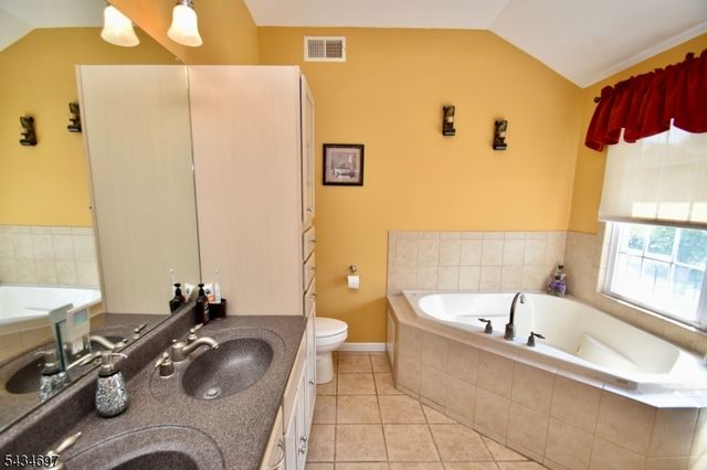 37 Heather Hills Dr, Jefferson Twp., NJ 07438