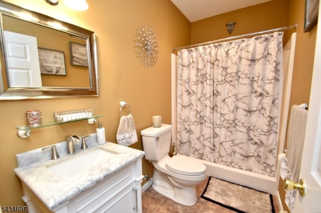 37 Heather Hills Dr, Jefferson Twp., NJ 07438