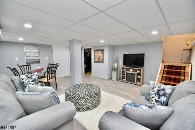 37 Heather Hills Dr, Jefferson Twp., NJ 07438