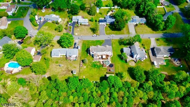 37 Heather Hills Dr, Jefferson Twp., NJ 07438