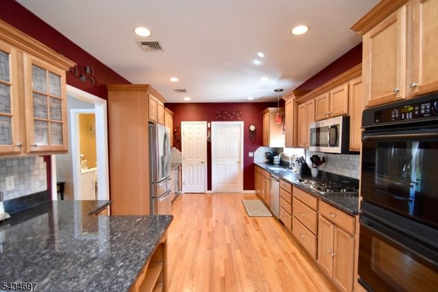 37 Heather Hills Dr, Jefferson Twp., NJ 07438