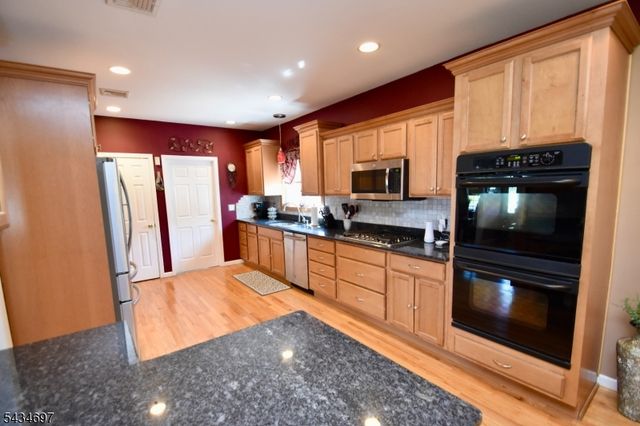 37 Heather Hills Dr, Jefferson Twp., NJ 07438