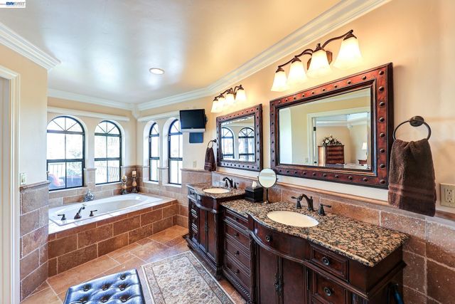 1310 Hampton Ct, Discovery Bay, CA 94505