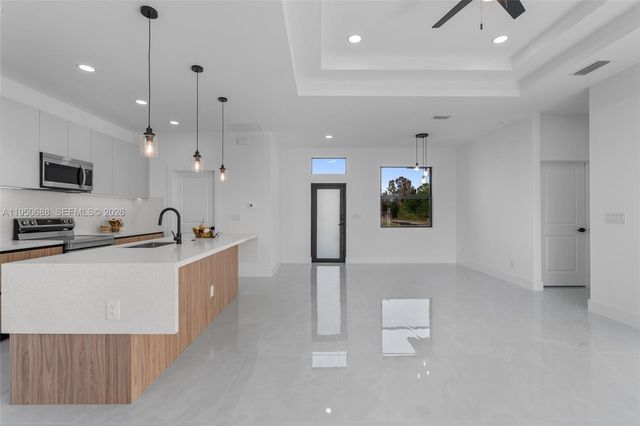 3601 28th St SW, Lehigh Acres, FL 33976