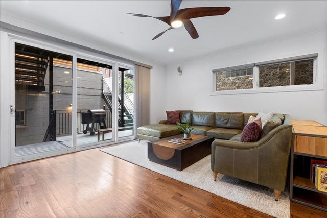 1515 N Mohawk Street 1, Chicago, IL 60610