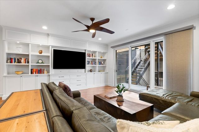 1515 N Mohawk Street 1, Chicago, IL 60610