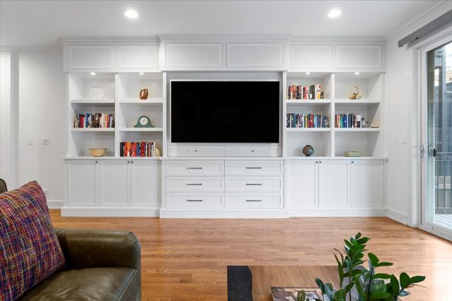 1515 N Mohawk Street 1, Chicago, IL 60610