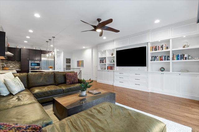 1515 N Mohawk Street 1, Chicago, IL 60610