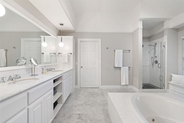 10038 Circleview DR, Austin, TX 78733