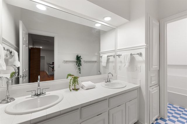 10038 Circleview DR, Austin, TX 78733