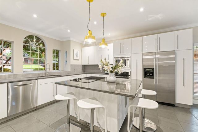 10038 Circleview DR, Austin, TX 78733