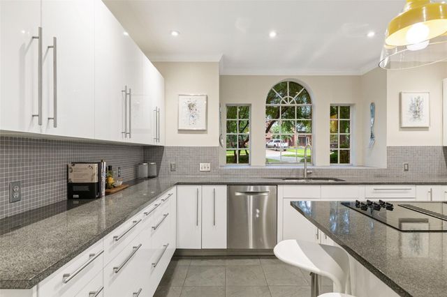 10038 Circleview DR, Austin, TX 78733