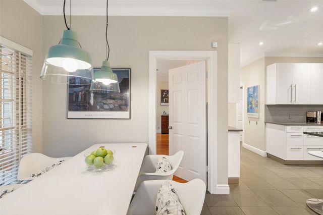 10038 Circleview DR, Austin, TX 78733