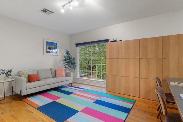 10038 Circleview DR, Austin, TX 78733