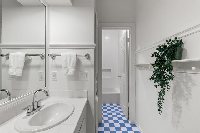 10038 Circleview DR, Austin, TX 78733
