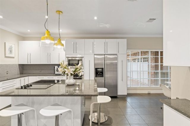 10038 Circleview DR, Austin, TX 78733