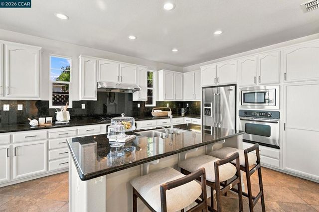 5279 S Montecito Dr, Concord, CA 94521
