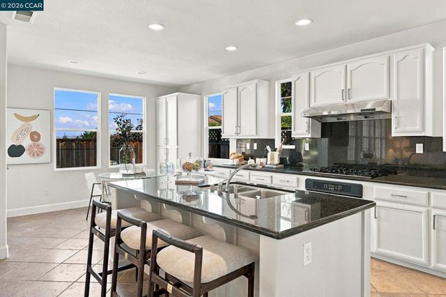 5279 S Montecito Dr, Concord, CA 94521