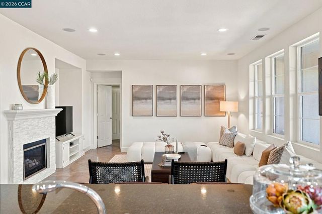 5279 S Montecito Dr, Concord, CA 94521