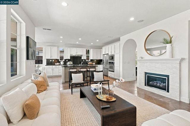 5279 S Montecito Dr, Concord, CA 94521