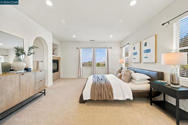 5279 S Montecito Dr, Concord, CA 94521