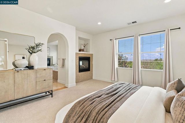 5279 S Montecito Dr, Concord, CA 94521
