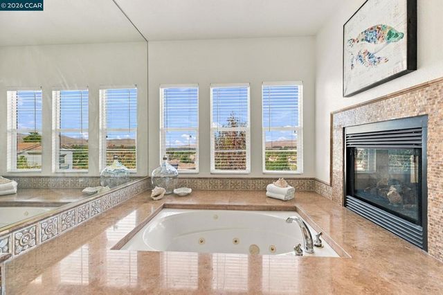 5279 S Montecito Dr, Concord, CA 94521