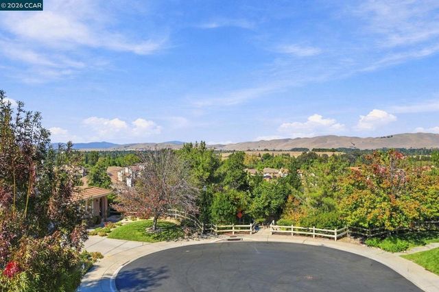 5279 S Montecito Dr, Concord, CA 94521