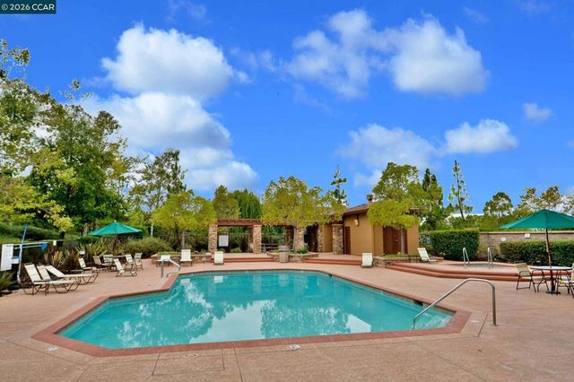 5279 S Montecito Dr, Concord, CA 94521