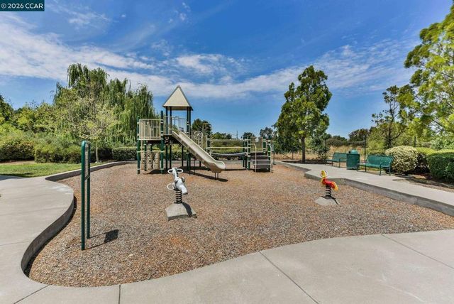 5279 S Montecito Dr, Concord, CA 94521