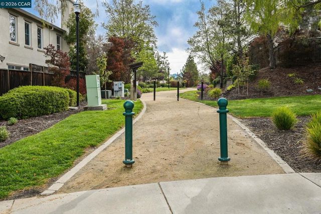 5279 S Montecito Dr, Concord, CA 94521