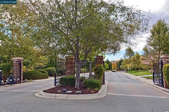 5279 S Montecito Dr, Concord, CA 94521