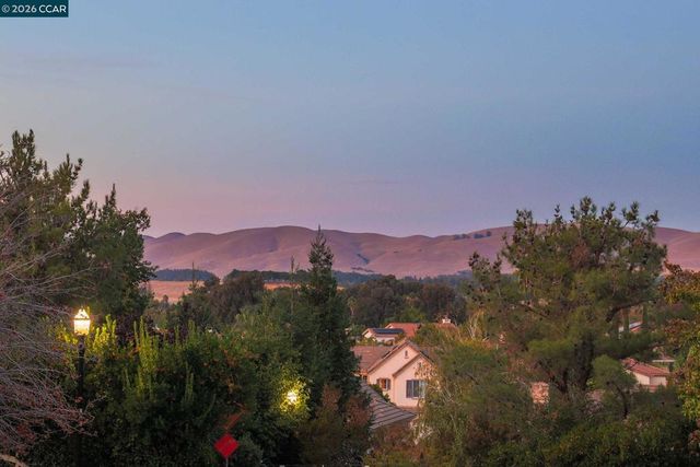 5279 S Montecito Dr, Concord, CA 94521
