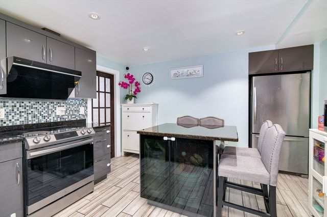 107 Fayette St, Quincy, MA 02171