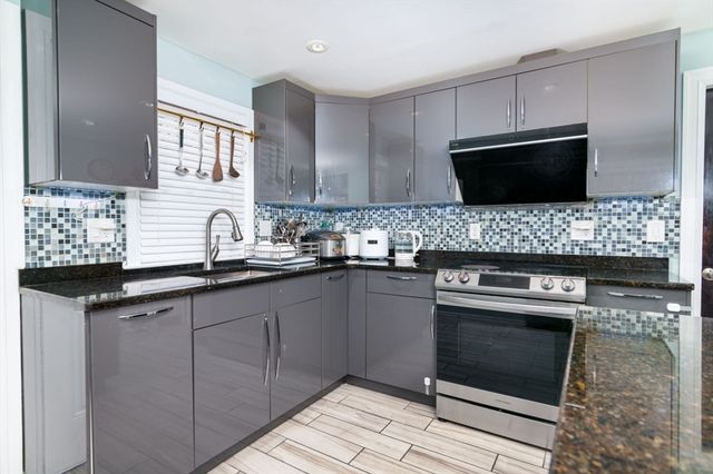 107 Fayette St, Quincy, MA 02171